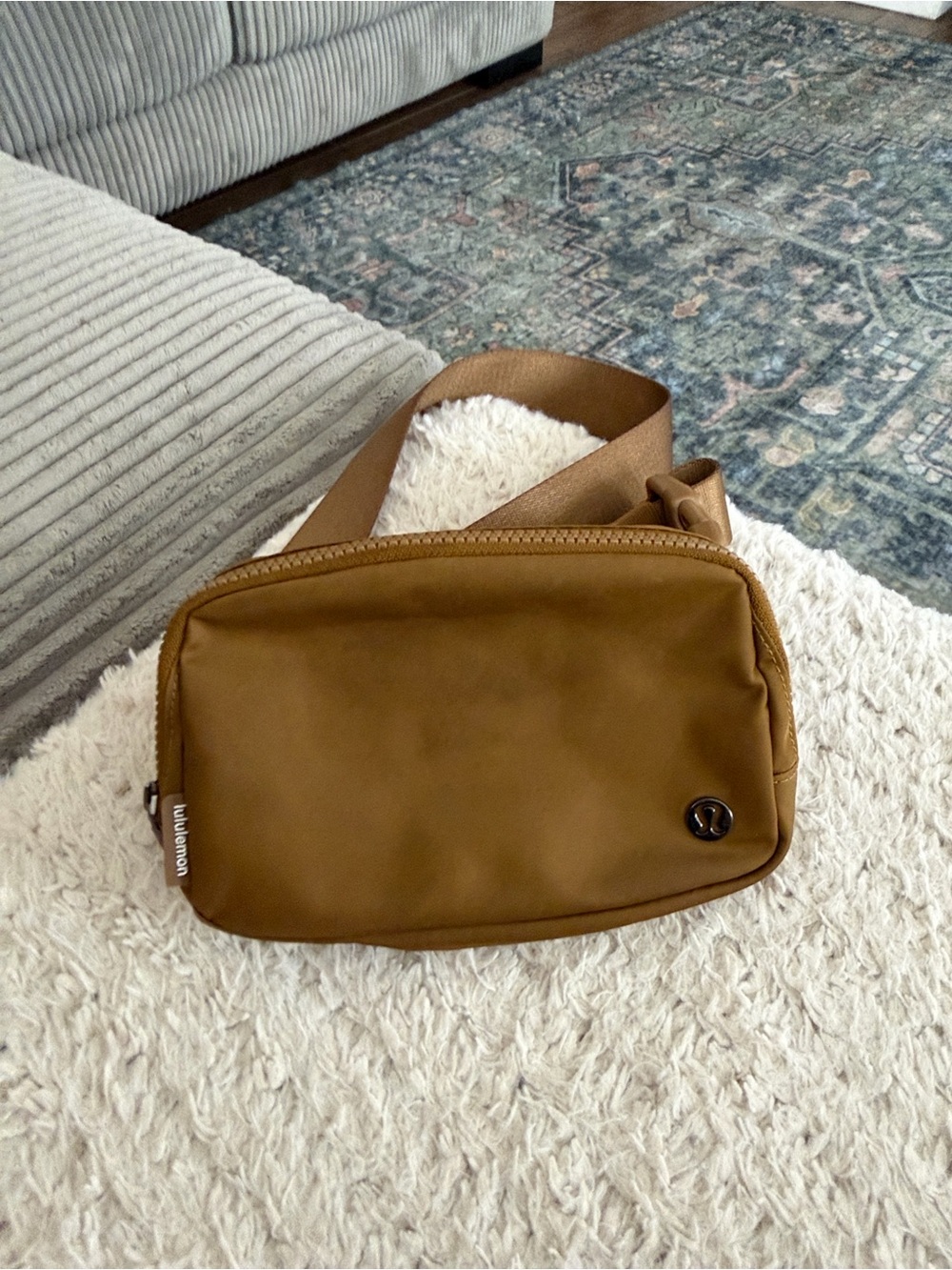 lululemon athletica Men's Brown/Tan Belt Bag